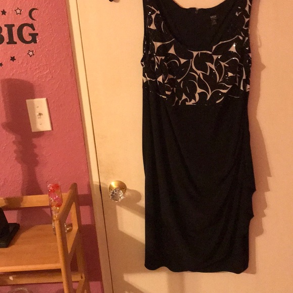 Dress - Picture 2 of 5